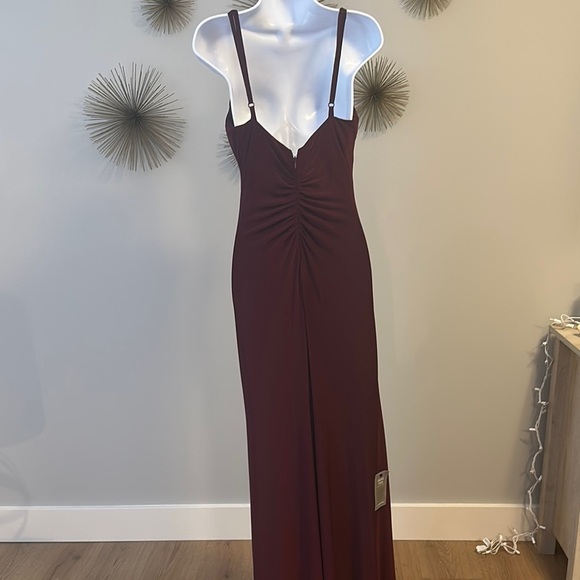 Elegant Burgundy Evening Dress - Picture 3 of 4